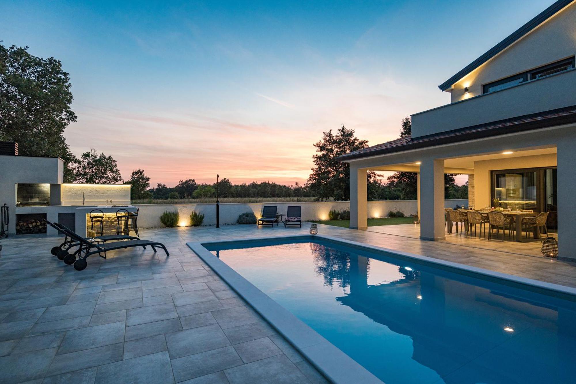 Special Offer! New Luxury Apartment With Pool, Fitness, Outdoor Bar&Grill Бує Екстер'єр фото