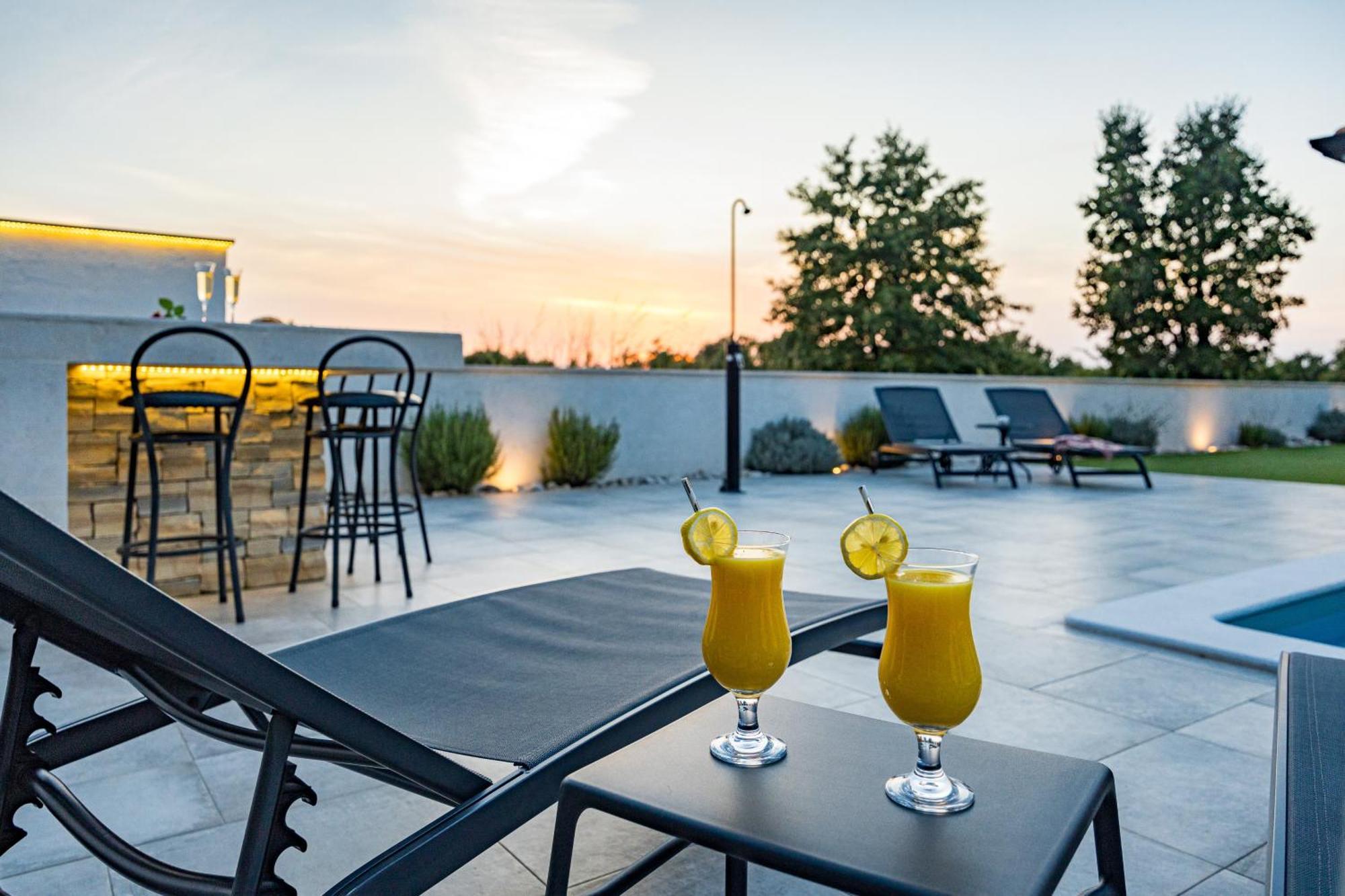 Special Offer! New Luxury Apartment With Pool, Fitness, Outdoor Bar&Grill Бує Екстер'єр фото