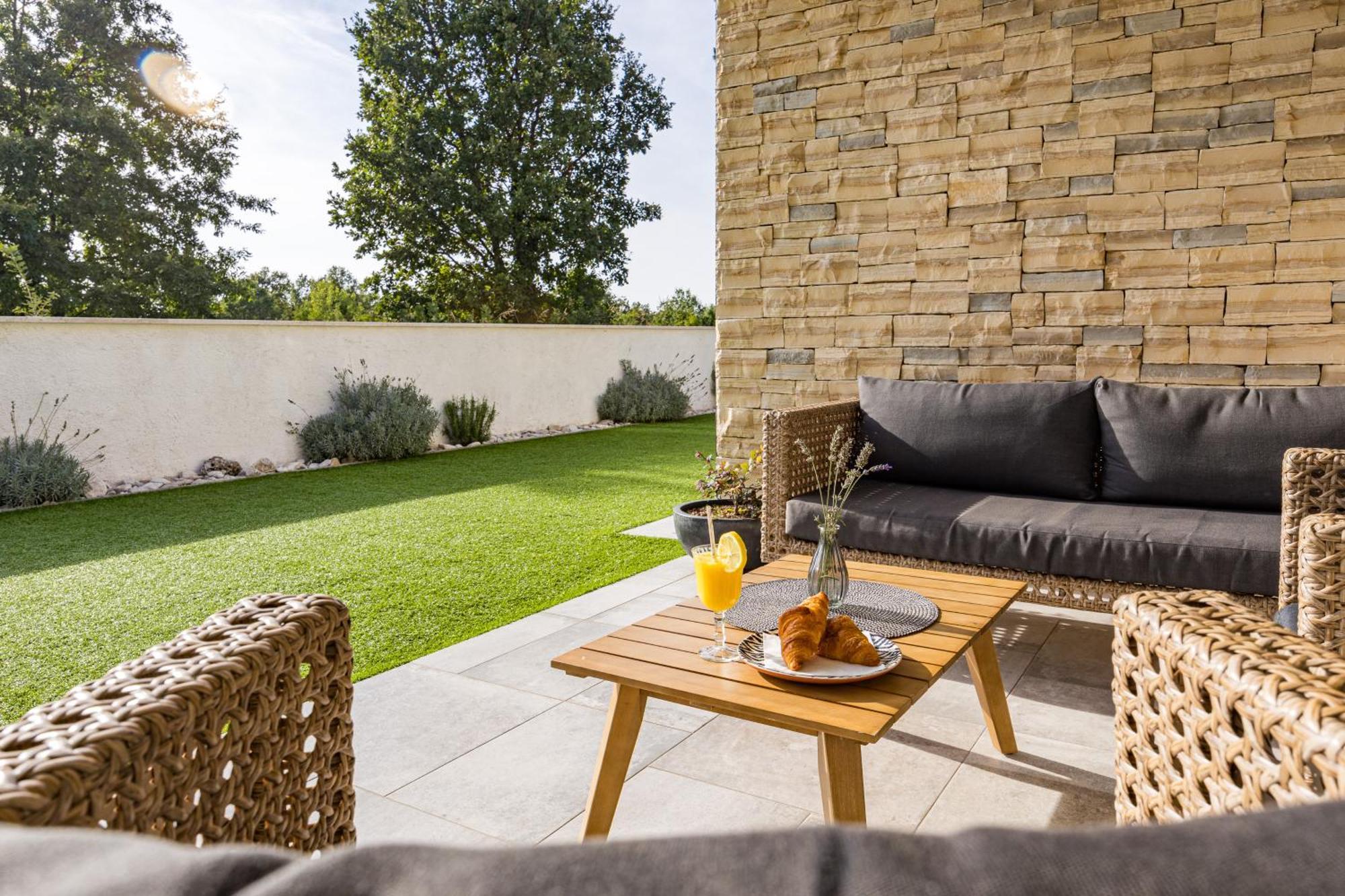 Special Offer! New Luxury Apartment With Pool, Fitness, Outdoor Bar&Grill Бує Екстер'єр фото